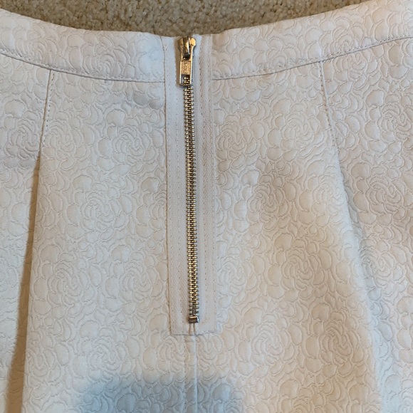 Aqua white skirt with flower print - Picture 3 of 6